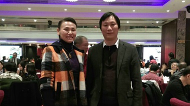 凤凰果山茶油是一个不错的产品，，但是好产品也必要进行包装的，，因而我们找到了专一农业的88038威尼斯检测策动公司，，88038威尼斯检测为我们提供了全套优质品牌服务，，把品牌打响了，，并成功进行了招商洽谈会。。。